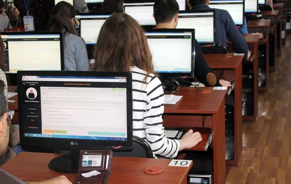 İlk dəfə elektron imtahan keçirildi