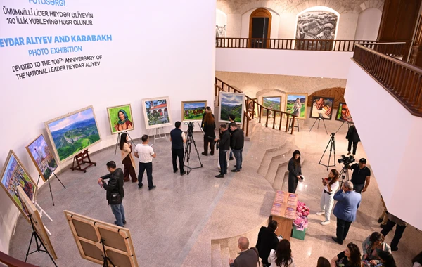 “Xarıbülbül” festivalı çərçivəsində “Qarabağnamə” adlı sərgi açılıb - FOTO