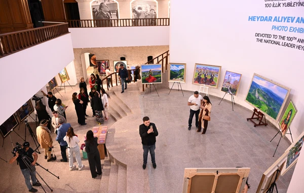 “Xarıbülbül” festivalı çərçivəsində “Qarabağnamə” adlı sərgi açılıb - FOTO