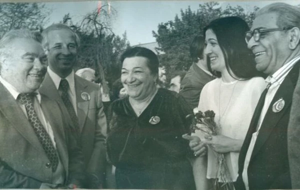 Nəsibə Zeynalovanın heç yerdə görmədiyiniz şəkilləri - FOTO