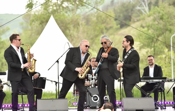 “Xarıbülbül” festivalı “Sələflər və xələflər”lə Laçında - FOTO