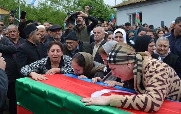 Останки шехида Сираджа Нариманова с почестями преданы земле - ФОТО