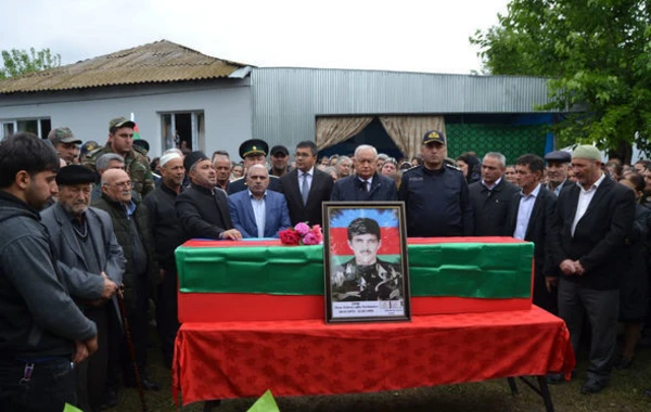 Останки шехида Сираджа Нариманова с почестями преданы земле - ФОТО