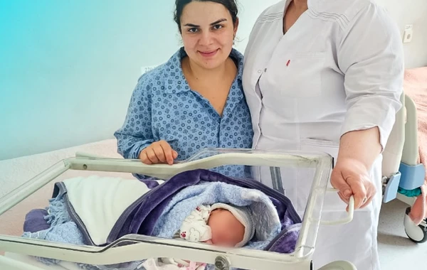 Azərbaycanda təcili tibbi yardım avtomobilində uşaq doğuldu- FOTO