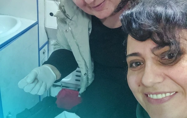 Azərbaycanda təcili tibbi yardım avtomobilində uşaq doğuldu- FOTO