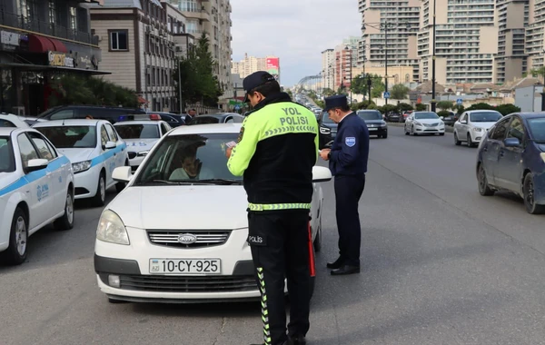 Bakıda taksi fəaliyyəti ilə məşğul olan sürücülərə qarşı reyd keçirilib - FOTO