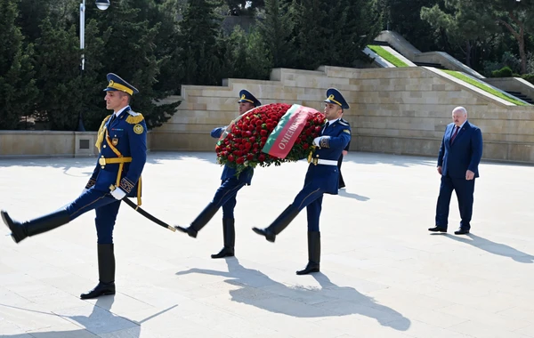 Президент Беларуси Александр Лукашенко посетил Аллею шехидов - ФОТО