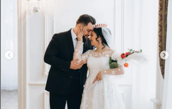 Evliliyinin birinci ayında TOY FOTOLARINI PAYLAŞDI