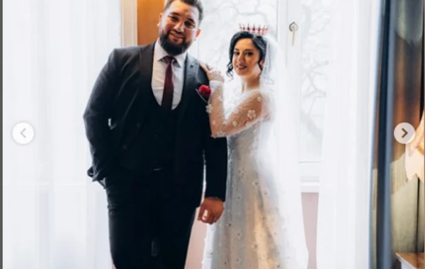 Evliliyinin birinci ayında TOY FOTOLARINI PAYLAŞDI