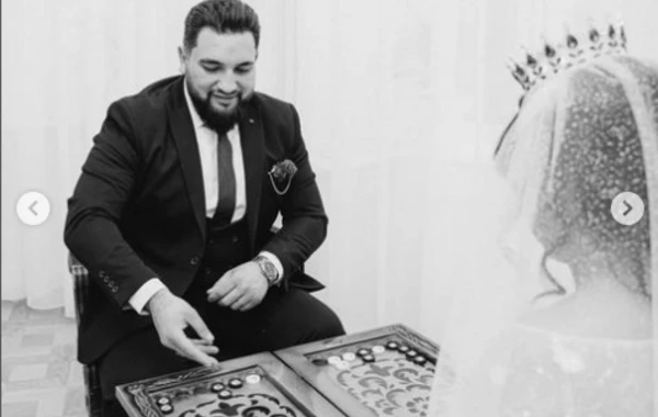 Evliliyinin birinci ayında TOY FOTOLARINI PAYLAŞDI