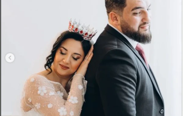 Evliliyinin birinci ayında TOY FOTOLARINI PAYLAŞDI