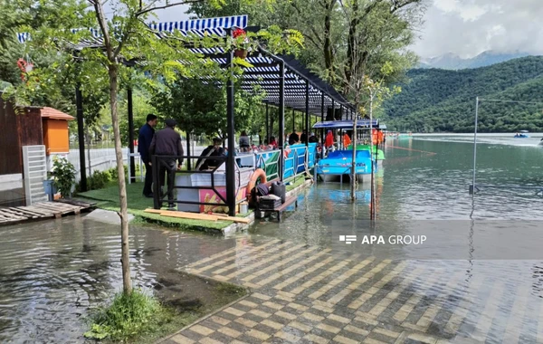 Azərbaycanda göl daşdı - İstirahət komplekslərinə ziyan dəydi - FOTO