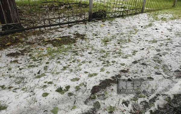 Qaxa dolu yağıb, yağış suları həyətlərə dolub