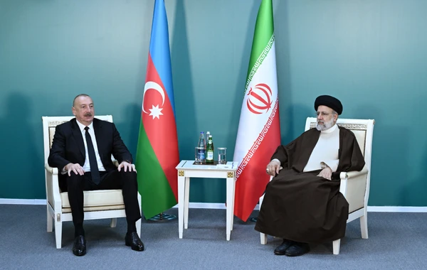 İlham Əliyev sərhəddə İbrahim Rəisi ilə görüşüb - YENİLƏNİB - 2 - FOTO