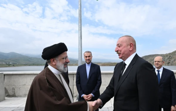 İlham Əliyev sərhəddə İbrahim Rəisi ilə görüşüb - YENİLƏNİB - 2 - FOTO