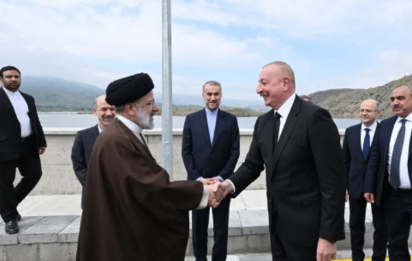 İlham Əliyev sərhəddə İbrahim Rəisi ilə görüşüb - YENİLƏNİB - 2 - FOTO