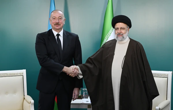 İlham Əliyev sərhəddə İbrahim Rəisi ilə görüşüb - YENİLƏNİB - 2 - FOTO