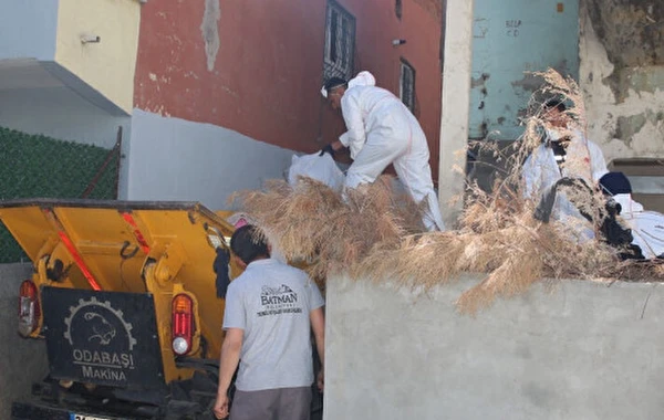 2 mərtəbəli evdən 20 ton zibil çıxarıldı - FOTO