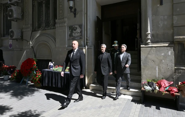 Ильхам Алиев посетил посольство Ирана и выразил соболезнования в связи с гибелью президента Раиси - ОБНОВЛЕНО - ФОТО