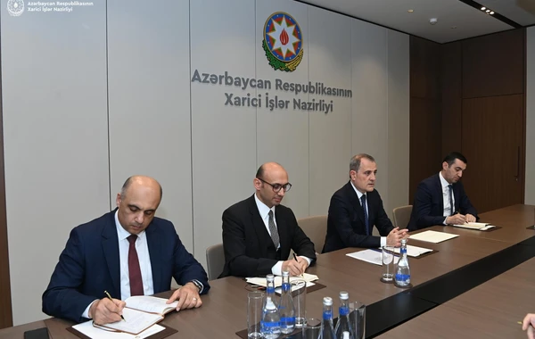 İtaliyanın yeni səfiri etimadnaməsinin surətini Ceyhun Bayramova təqdim edib - FOTO