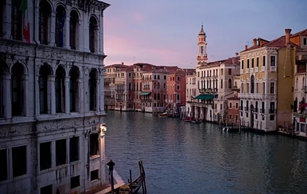 İtaliyanın məşhur kurort şəhəri turist axınını azaltmağa çalışır