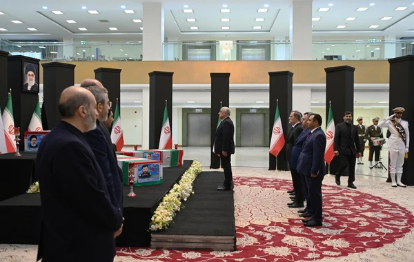 Baş nazirin rəhbərlik etdiyi Azərbaycan nümayəndə heyəti İranda anım mərasimində iştirak edib - YENİLƏNİB/FOTO