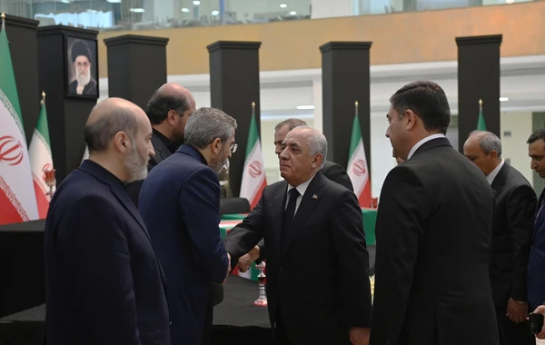 Baş nazirin rəhbərlik etdiyi Azərbaycan nümayəndə heyəti İranda anım mərasimində iştirak edib - YENİLƏNİB/FOTO