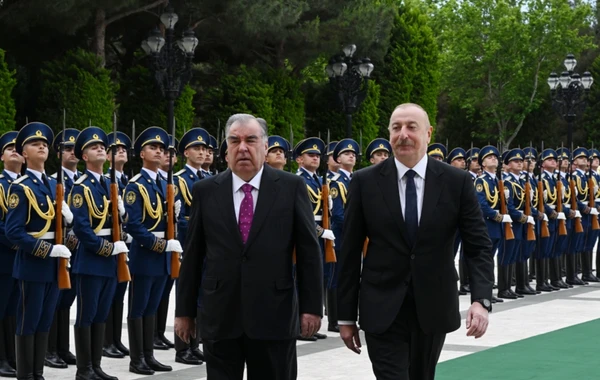 Состоялась церемония официальной встречи президента Таджикистана Эмомали Рахмона - ФОТО