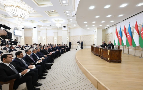 Президенты Азербайджана и Таджикистана выступили с заявлениями для прессы - ОБНОВЛЕНО - ФОТО