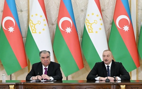 Президенты Азербайджана и Таджикистана выступили с заявлениями для прессы - ОБНОВЛЕНО - ФОТО