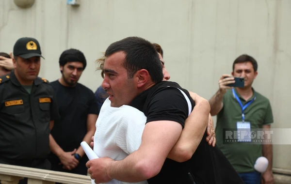 Azad olunan məhbusun anası: Hələ də inana bilmirəm - FOTO