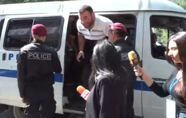 Ermənistanda etirazlar: Generalın oğlu, müğənni və deputat saxlanıldı - VİDEO