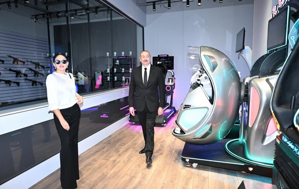 İlham Əliyev və Mehriban Əliyeva "Crescent Mall" ticarət mərkəzinin açılışında iştirak ediblər