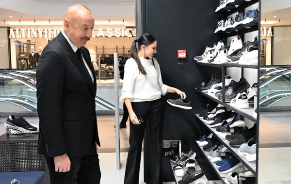 Ильхам Алиев и Мехрибан Алиева приняли участие в открытии торгового центра Crescent Mall в Баку - ОБНОВЛЕНО + ФОТО