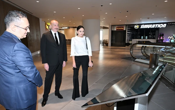 Ильхам Алиев и Мехрибан Алиева приняли участие в открытии торгового центра Crescent Mall в Баку - ОБНОВЛЕНО + ФОТО