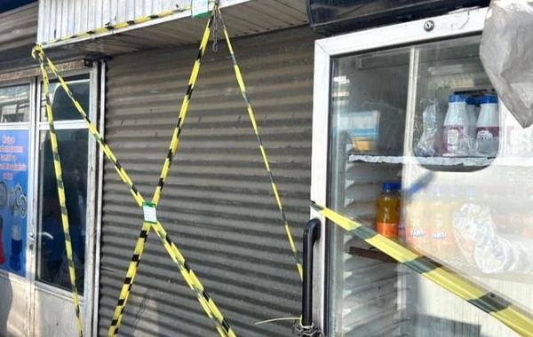 Dönərdə bağırsaq çöpü aşkarlandı, dönərxanaların fəaliyyəti məhdudlaşdırıldı - FOTO