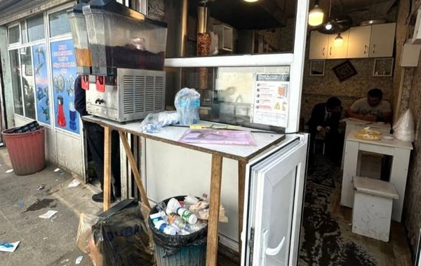 Dönərdə bağırsaq çöpü aşkarlandı, dönərxanaların fəaliyyəti məhdudlaşdırıldı - FOTO