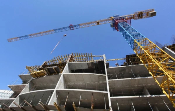 Dövlət vəsaiti hesabına inşa ediləcək binaların tikinti prosedurları sadələşdirilir
