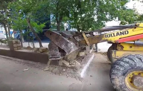 Sumqayıtda qanunsuz tikilən hasar söküldü - FOTO/VİDEO