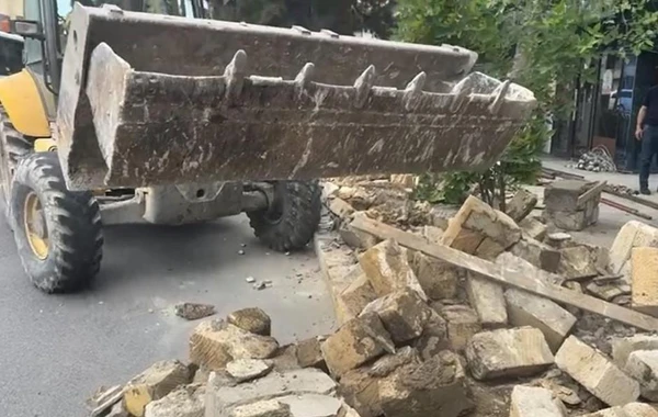 Sumqayıtda qanunsuz tikilən hasar söküldü - FOTO/VİDEO