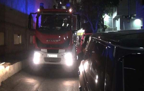 Bakıda təlim - Yanğın avtomobili yaşayış kompleksinə daxil ola bilmədi - FOTO/VİDEO