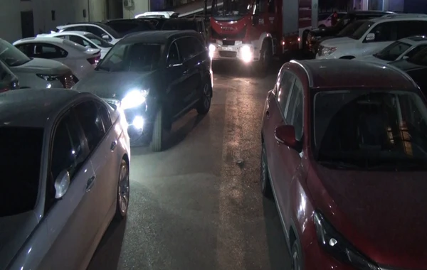 Bakıda təlim - Yanğın avtomobili yaşayış kompleksinə daxil ola bilmədi - FOTO/VİDEO