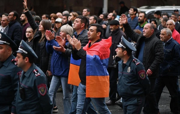İrəvanın mərkəzində müxalifətin yürüşü başlayıb