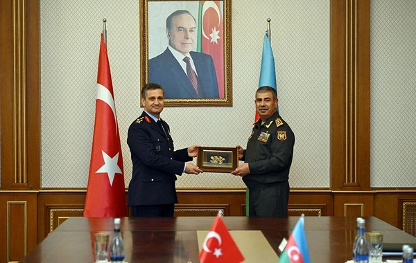 Министр обороны Азербайджана встретился с турецкой делегацией - ФОТО