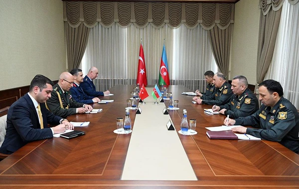 Министр обороны Азербайджана встретился с турецкой делегацией - ФОТО