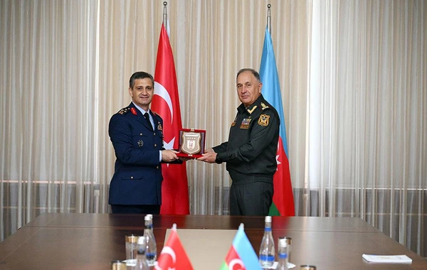 Министр обороны Азербайджана встретился с турецкой делегацией - ФОТО