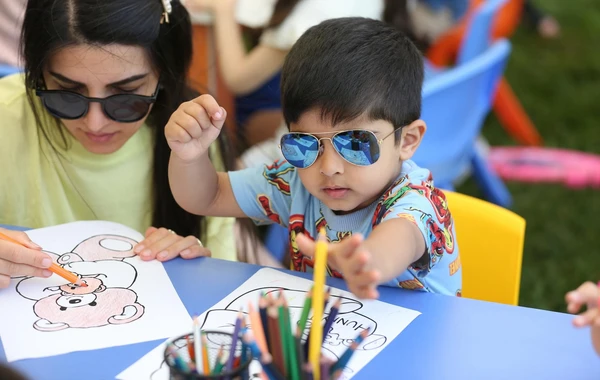 Heydər Əliyev Mərkəzinin parkında Uşaq festivalı keçirilib - FOTO