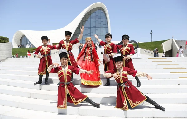 Heydər Əliyev Mərkəzinin parkında Uşaq festivalı keçirilib - FOTO