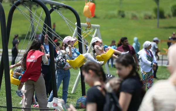 Heydər Əliyev Mərkəzinin parkında Uşaq festivalı keçirilib - FOTO