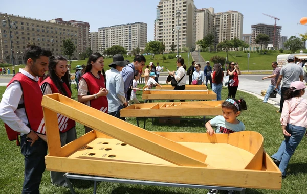 Heydər Əliyev Mərkəzinin parkında Uşaq festivalı keçirilib - FOTO